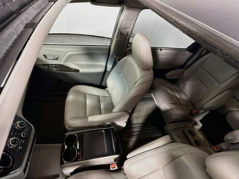Used 2015 Toyota Sienna XLE Premium FWD image 19