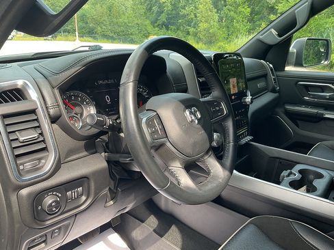 Used 2024 RAM 1500 Laramie AWD/4WD image 10