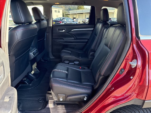 Used 2019 Toyota Highlander SE AWD/4WD image 15
