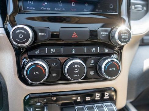 Used 2020 RAM 1500 Laramie AWD/4WD image 32