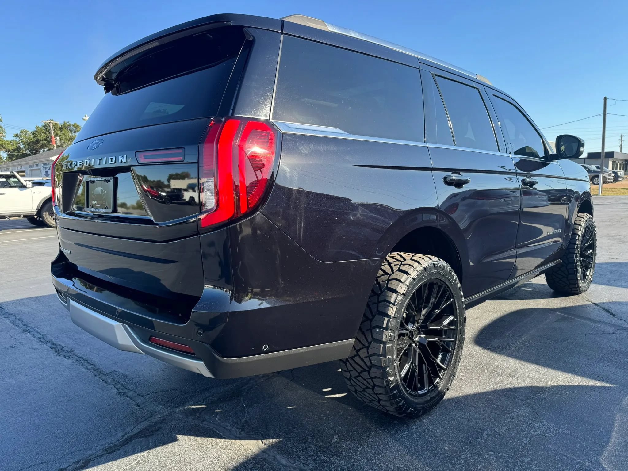 Used 2025 Ford Expedition Platinum AWD/4WD image 3