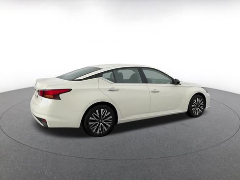 Used 2025 Nissan Altima 2.5 SV image 15