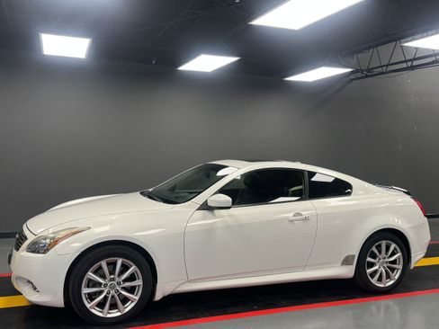 Used 2013 INFINITI G37 x w/ Premium Pkg image 2