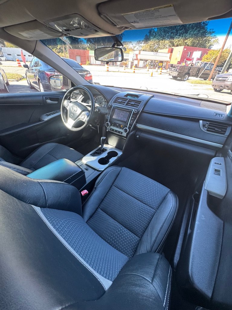 Used 2012 Toyota Camry SE FWD image 16