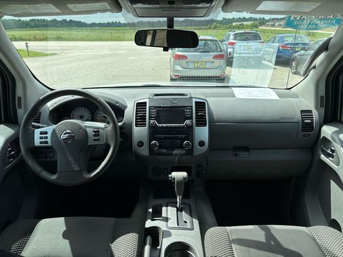 Used 2018 Nissan Frontier SV RWD image 12