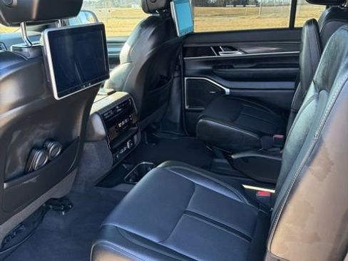 Used 2024 Jeep Wagoneer Series II w/ Premium Group I image 8