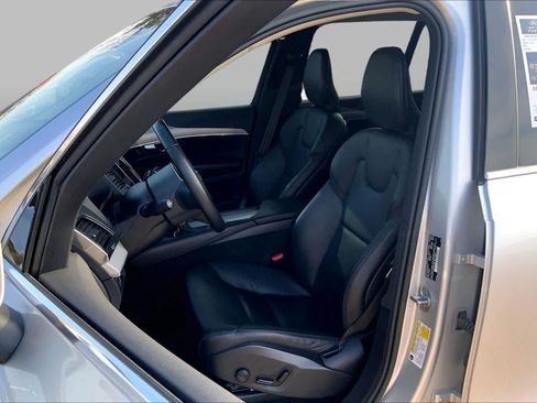Used 2022 Volvo XC90 T5 Momentum FWD image 8