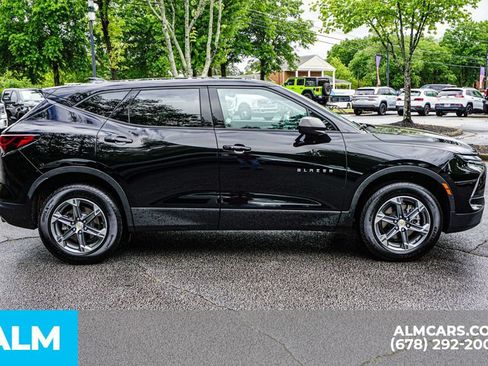Used 2025 Chevrolet Blazer LT FWD image 8