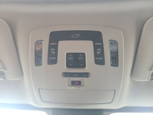 Used 2023 Toyota Sienna XLE image 29