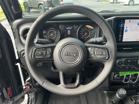 New 2025 Jeep Gladiator Sport image 31