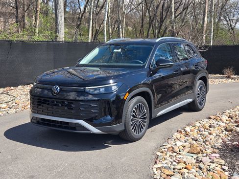 New 2026 Volkswagen Tiguan S FWD image 1
