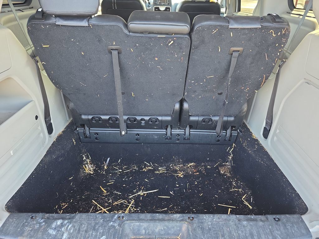 Used 2016 Chrysler Town & Country Touring w/ Driver Convenience Group FWD image 29