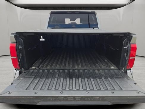 Used 2025 Toyota Tacoma SR5 AWD/4WD image 27