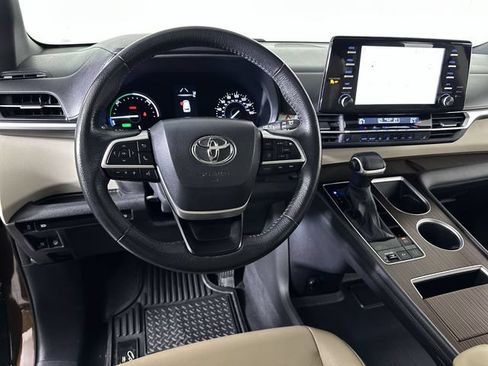 Used 2024 Toyota Sienna XLE AWD/4WD image 21
