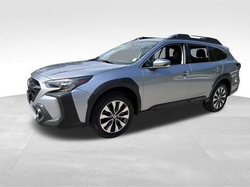 Used 2023 Subaru Outback Touring AWD/4WD image 3
