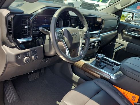 Used 2025 Chevrolet Silverado 1500 LT Trail Boss AWD/4WD image 21