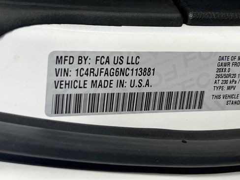 Used 2022 Jeep Grand Cherokee Laredo X image 32