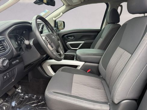 Used 2024 Nissan Titan SV w/ SV Convenience Package image 10