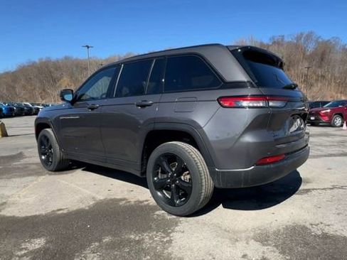 Used 2023 Jeep Grand Cherokee Altitude image 6