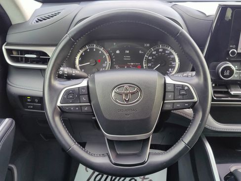 Used 2024 Toyota Highlander LE image 18
