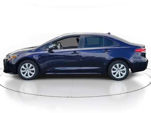 Used 2023 Toyota Corolla LE image 3