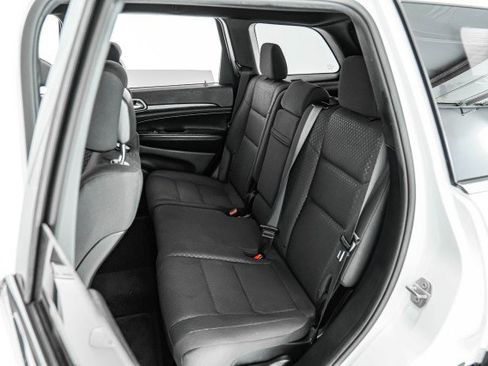 Used 2018 Jeep Grand Cherokee Laredo image 33