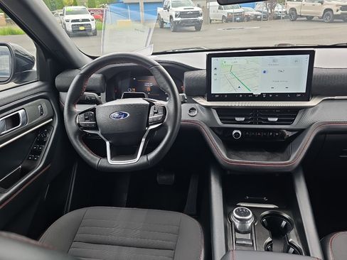 Used 2025 Ford Explorer ST-Line w/ ST-Line Street Pack AWD/4WD image 23