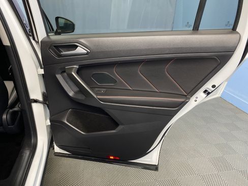 Used 2024 Volkswagen Tiguan SE image 41