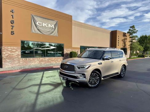 Used 2019 INFINITI QX80 Luxe w/ 22" Wheel Package AWD/4WD image 2