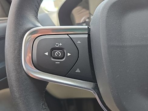Used 2020 Volvo XC40 T5 Momentum AWD/4WD image 14