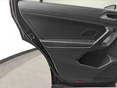 Used 2021 Volkswagen Tiguan SE w/ Panoramic Sunroof Package image 14
