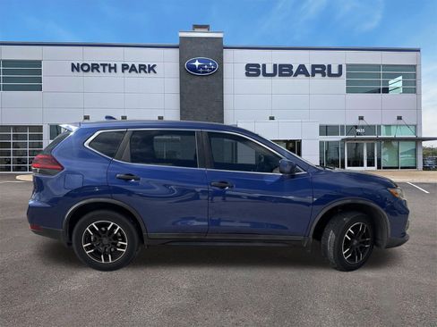 Used 2018 Nissan Rogue S FWD image 2