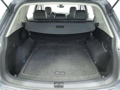 Used 2023 Volkswagen Tiguan SE AWD/4WD image 38