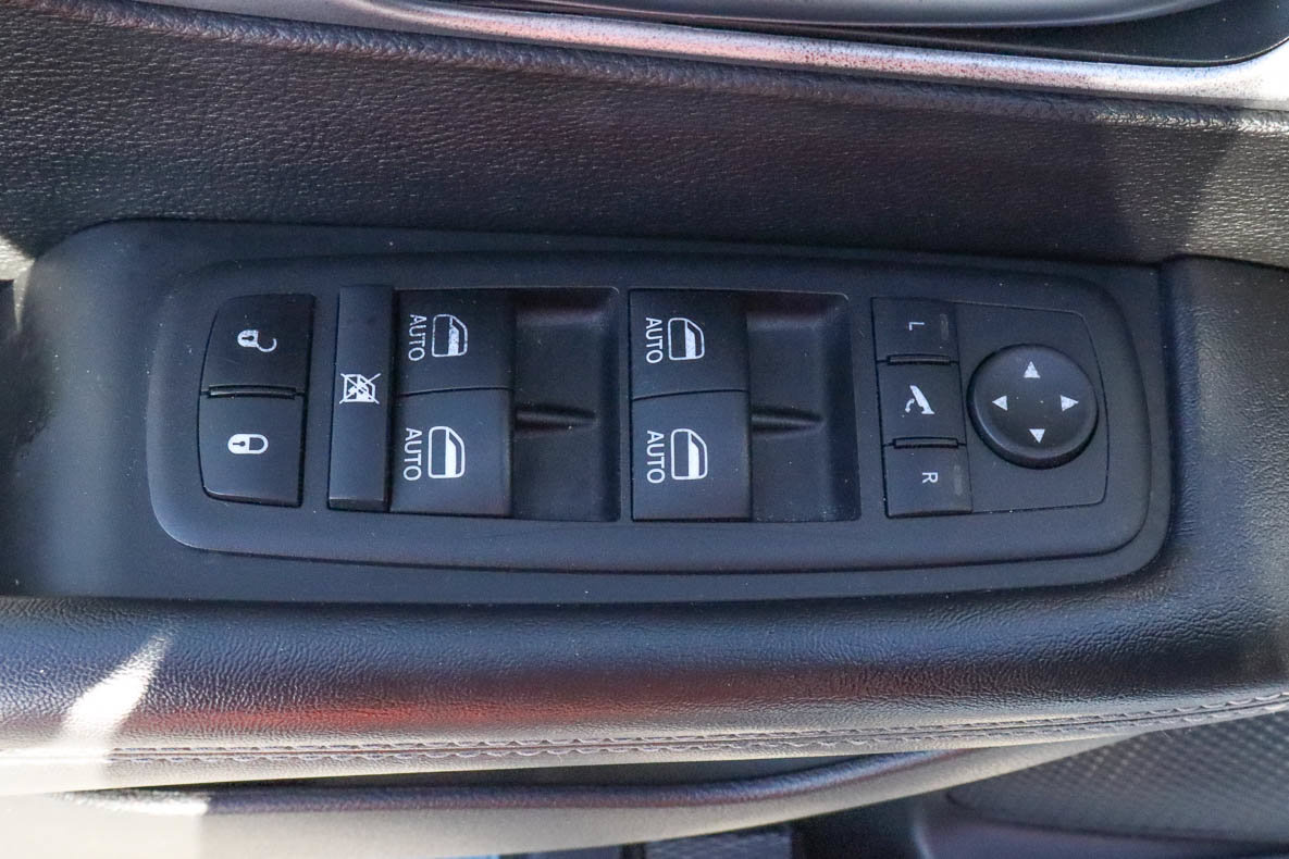 Used 2025 Chrysler Pacifica Limited FWD image 14
