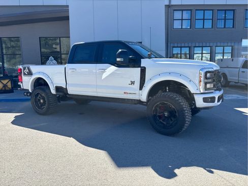 New 2026 Ford F250 Lariat w/ Black Appearance Package image 18