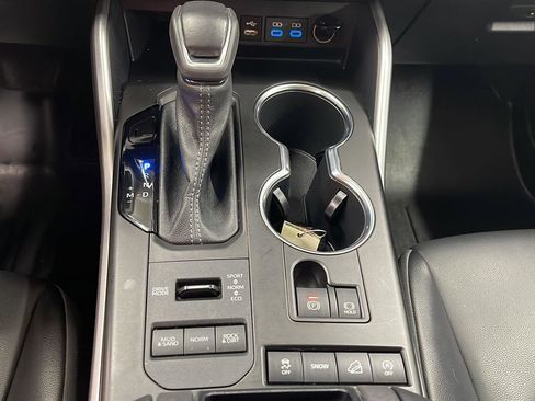 Used 2022 Toyota Highlander XLE image 23