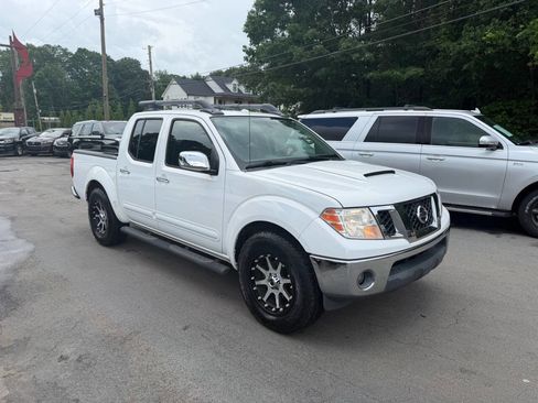 Used 2012 Nissan Frontier SL RWD image 3