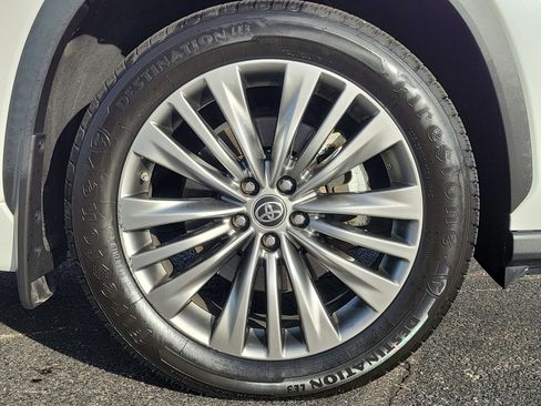 Used 2021 Toyota Highlander Platinum image 5