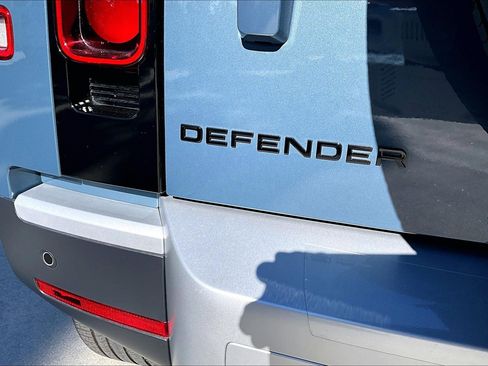 Used 2025 Land Rover Defender 110 S image 7