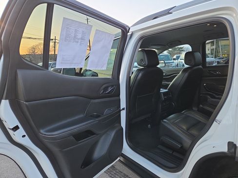 Used 2019 GMC Acadia SLT image 23