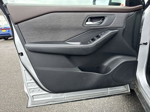 Used 2022 Nissan Rogue SV image 19