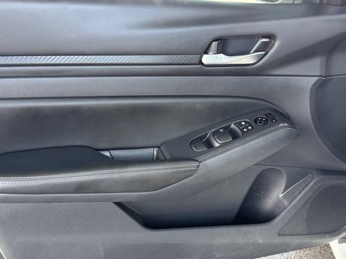 Used 2025 Nissan Altima 2.5 SV FWD image 11