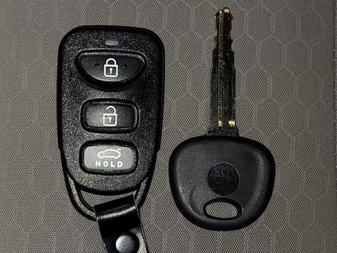 Used 2020 Hyundai Elantra SEL FWD image 32