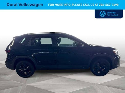 Used 2025 Volkswagen Taos SE FWD image 9