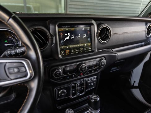 Used 2022 Jeep Wrangler Unlimited Sahara AWD/4WD image 25