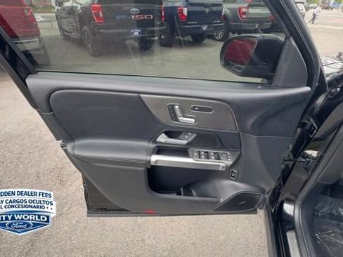 Used 2021 Mercedes-Benz GLB 250 4MATIC w/ Premium Package image 6