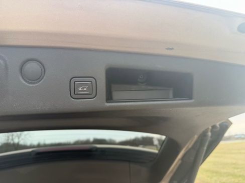 Used 2019 Chevrolet Equinox LT w/ Driver Convenience Package image 7