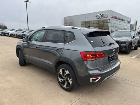Used 2024 Volkswagen Taos SE image 4