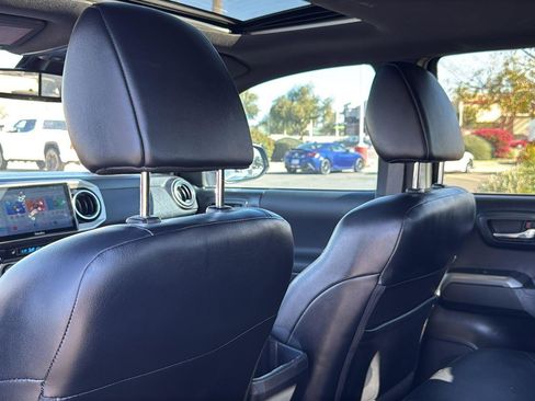 Used 2019 Toyota Tacoma TRD Off-Road image 28