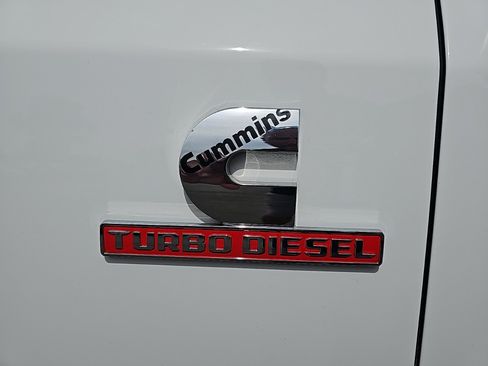 Used 2022 RAM 2500 Tradesman w/ Chrome Appearance Group RWD image 11